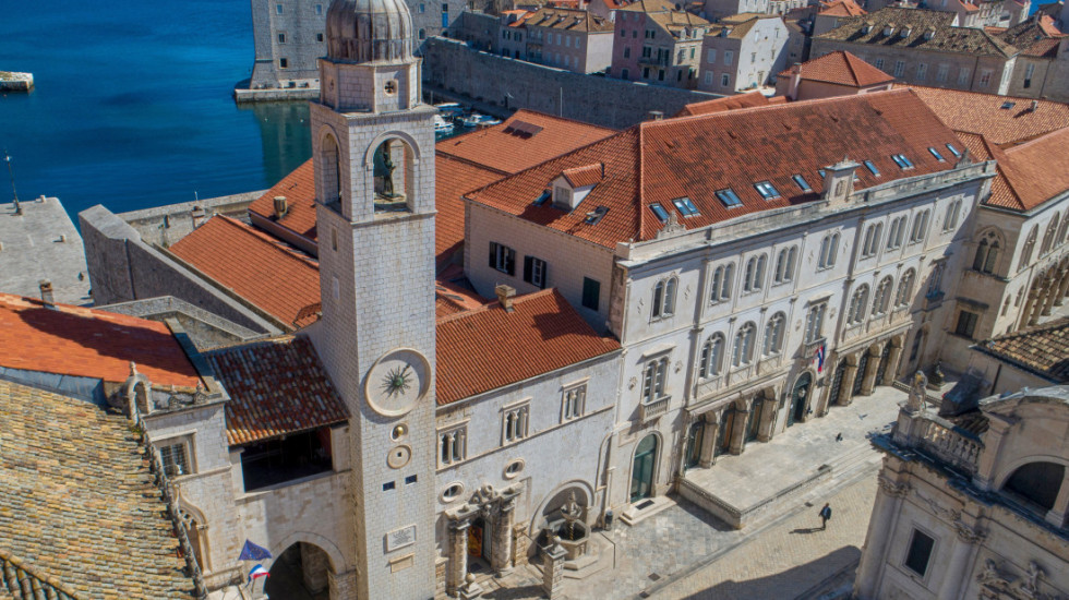 Prosečna januarska neto plata u Hrvatskoj 1.511 evra, najisplativiji avio-prevoz