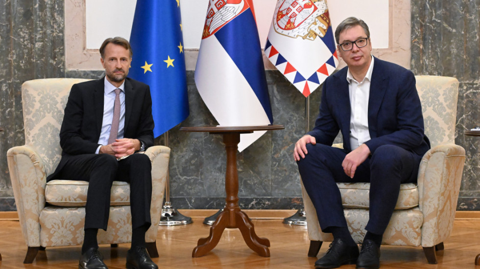 Vučić sa Bekeratom: Evropske integracije i članstvo u EU ostaju strateški cilj Srbije