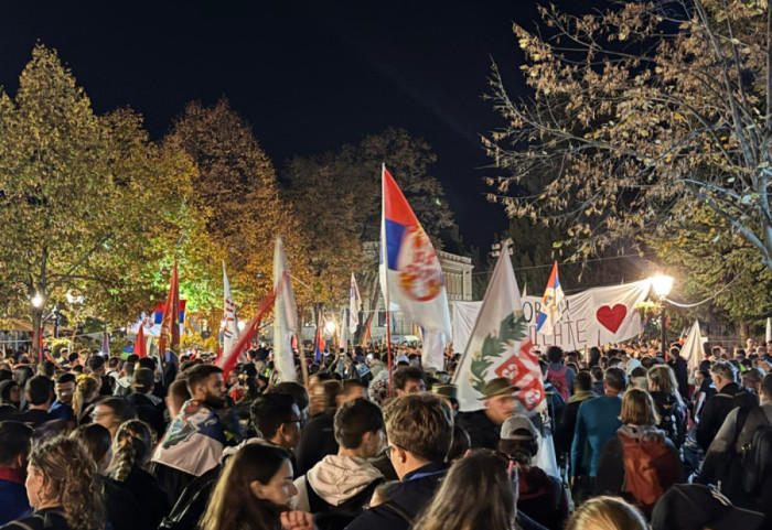 Studenti i građani koji pešače iz različitih krajeva sve bliže Novom Sadu: Dočekani u Sremskim Karlovcima