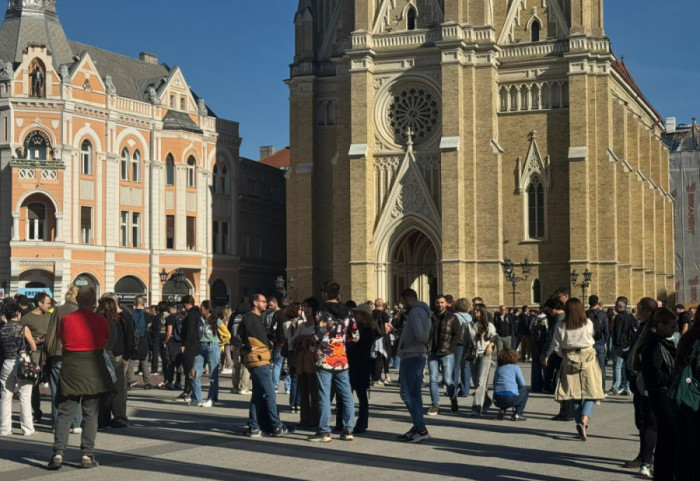 Godišnjica pada nadstrešnice: Građani se okupljaju u Novom Sadu, gužve na auto-putu