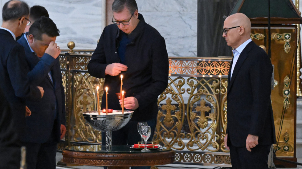 Vučić na parastosu u Hramu Svetog Save: "U ovom tužnom trenutku važno da Srbija bude ujedinjena"