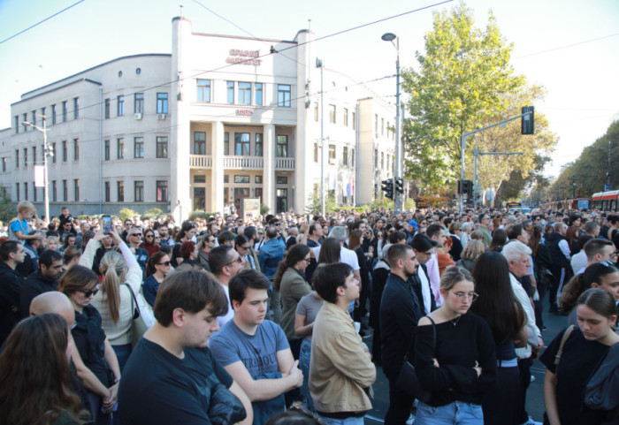 Održano 16 minuta tišine u više gradova u Srbiji