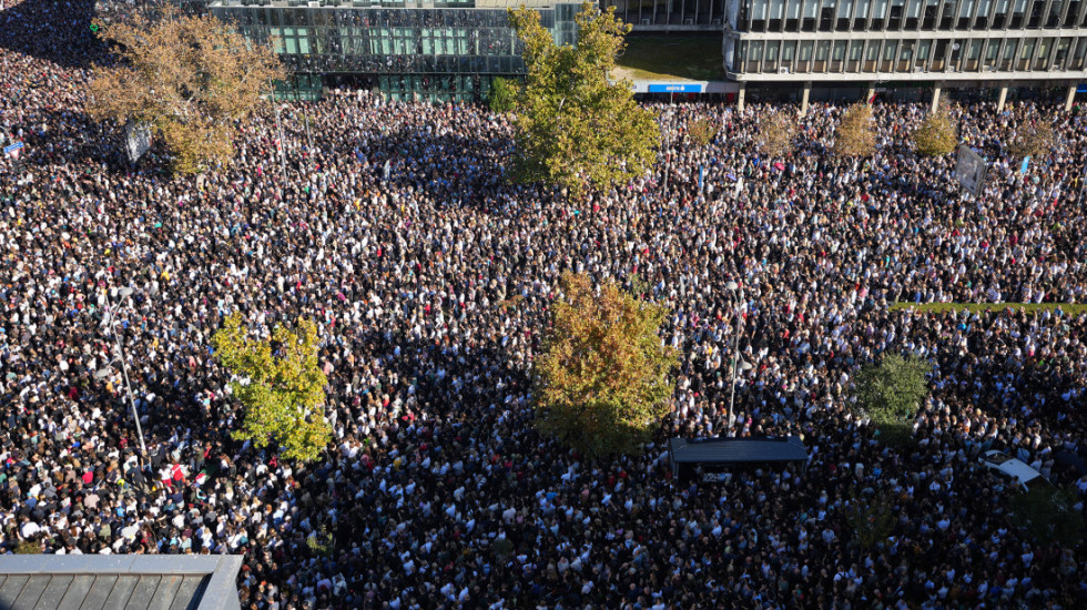 Arhiv javnih skupova objavio procenu broja okupljenih na komemorativnom skupu u Novom Sadu