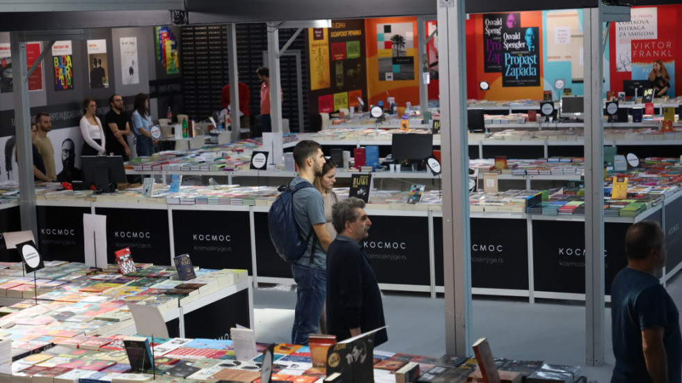 (FOTO) Deo izdavača nije otvorio izložbeni prostor na Sajmu knjiga, nekoliko štandova obmotano crnim platnom