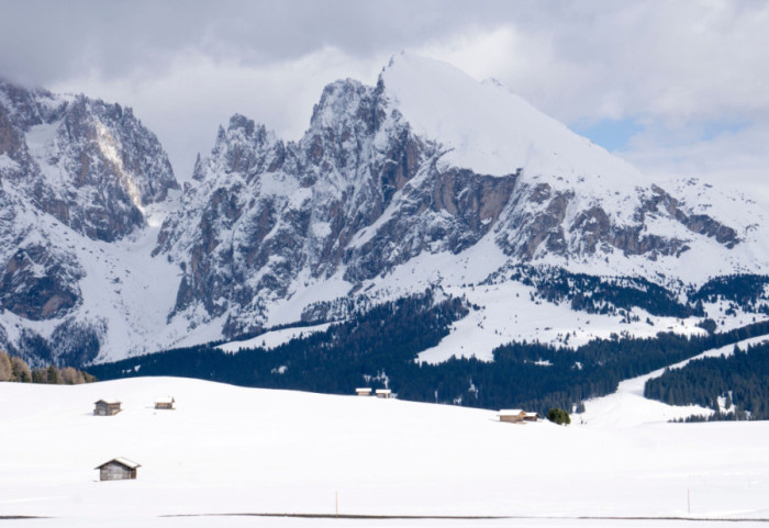 Troje nemačkih skijaša poginulo u Južnom Tirolu u Italiji, zahvatila ih lavina dok su se peli uz klisuru