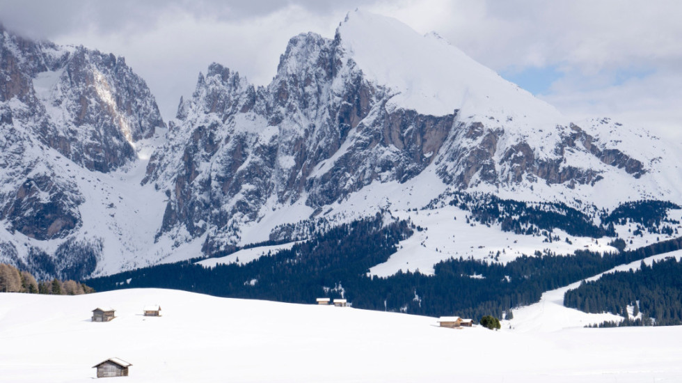 Troje nemačkih skijaša poginulo u Južnom Tirolu u Italiji, zahvatila ih lavina dok su se peli uz klisuru