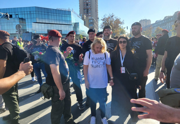 Dijana Hrka, majka poginulog mladića, počela je štrajk glađu kod Doma Skupštine Srbije