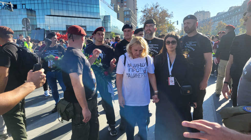 Majka mladića koji je stradao prilikom pada nadstrešnice počela štrajk glađu kod Doma Skupštine Srbije