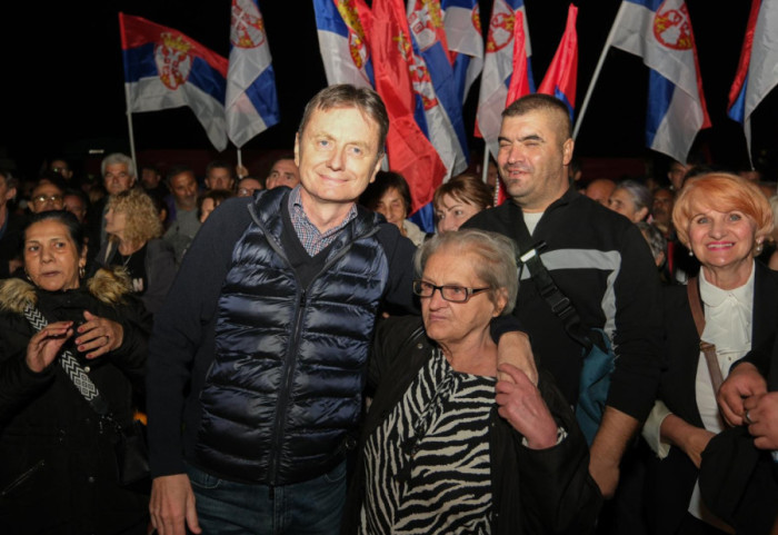 Ministar Glišić u Ljigu dočekao Srbe sa Kosova koji peti dan pešače ka Novom Sadu