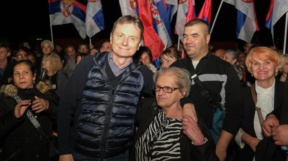 Ministar Glišić u Ljigu dočekao Srbe sa Kosova koji peti dan pešače ka Novom Sadu