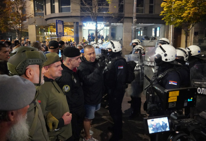 Uhapšen muškarac zbog remećenja javnog reda i mira na skupu kod Skupštine