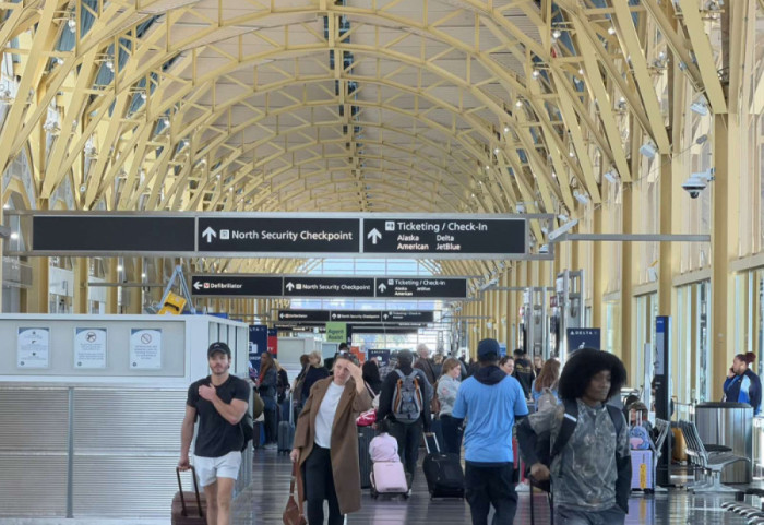 Obustava rada američke vlade parališe avio-saobraćaj: Kontrolori letenja rade bez plate, hiljade letova odloženo