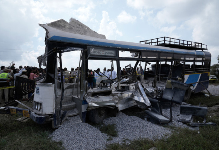 U sudaru kamiona i autobusa na jugu Indije poginulo najmanje 20 ljudi