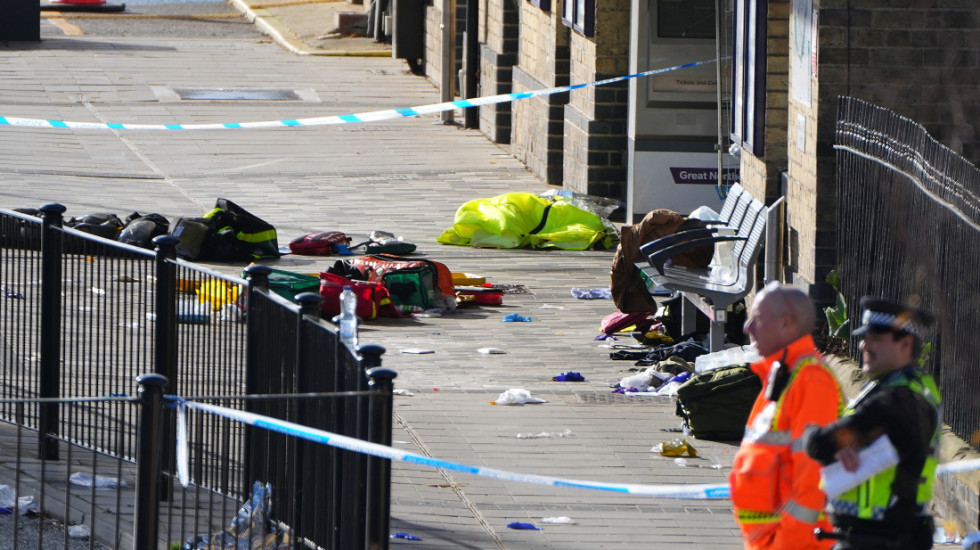 Podignuta optužnica protiv osumnjičenog (32) za napad nožem u vozu u Britaniji i ranjavanje 11 osoba