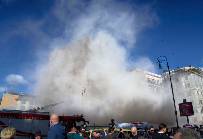 Rumunski radnik bio pod ruševinama kule u Rimu 11 sati, preminuo u bolnici