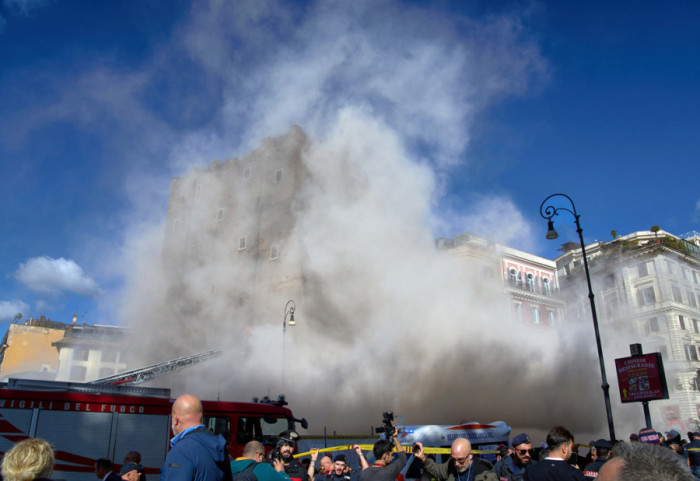 (FOTO) Rumunski radnik bio pod ruševinama kule u Rimu 11 sati, preminuo u bolnici