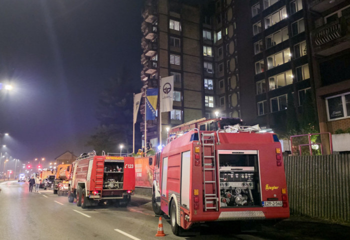 (FOTO) Požar u domu za stare u Tuzli: Poginulo najmanje devet osoba