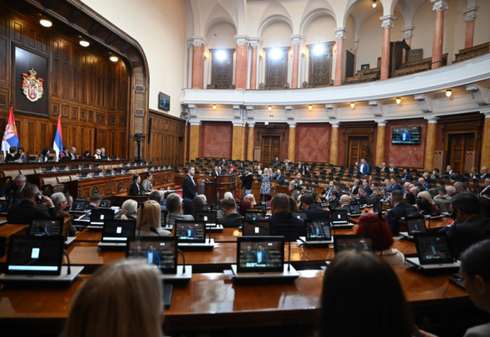 Skupština Srbija nastavila rad, na početku sednice poslanici postavljaju pitanja