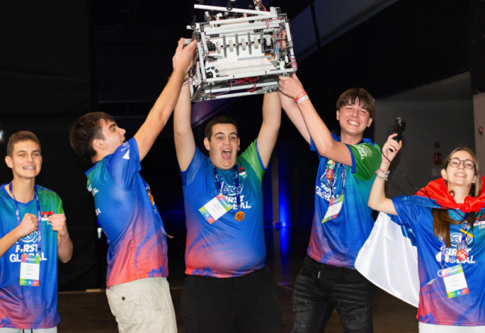 Srpski gimnazijalci osvojili srebrnu medalju na svetskoj olimpijadi iz robotike u Panami
