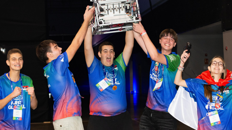 Srpski gimnazijalci osvojili srebrnu medalju na svetskoj olimpijadi iz robotike u Panami