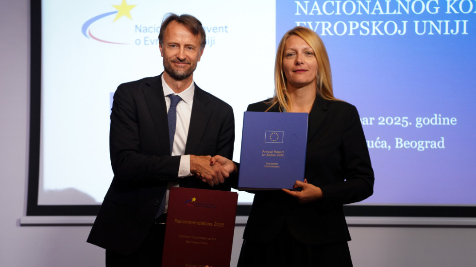 Bekerat uručio godišnji izveštaj EK o napretku Srbije: Reforme značajno usporene, iako su uočeni pozitivni pomaci