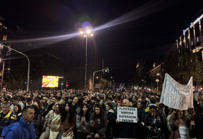 Skupovi ispred Skupštine Srbije: Blokiran ugao Takovske i Bulevara, okupljaju se građani za skup kod Pionirskog parka