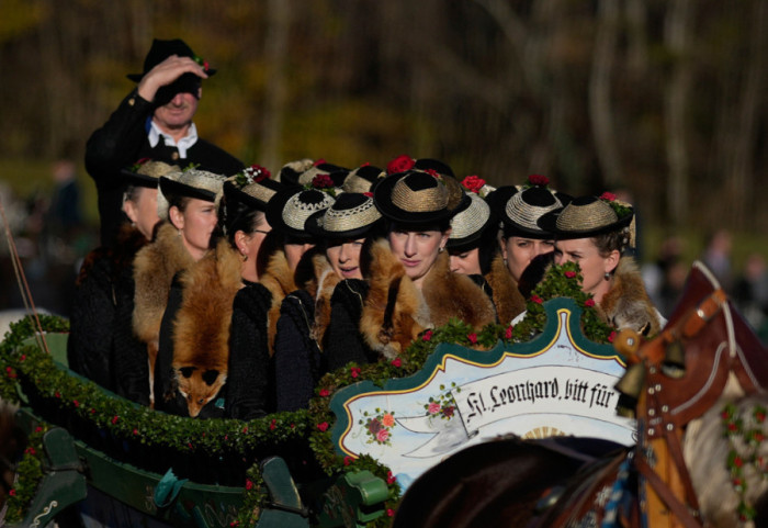 (FOTO) Hodočašće konja i farmera u Bavarskoj: Vekovna tradicija u čast svetog Leonarda