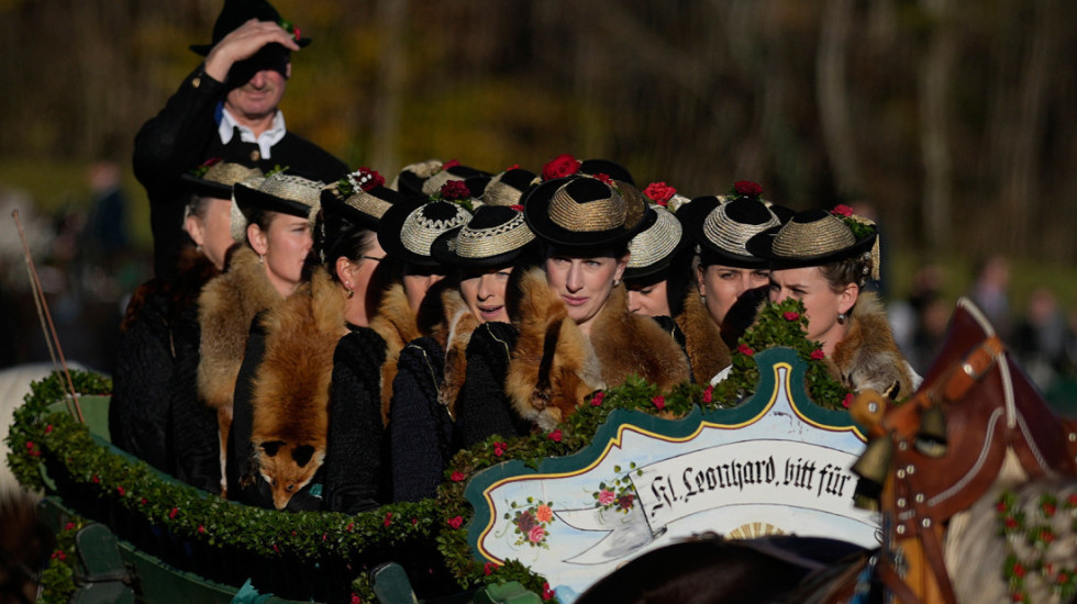 (FOTO) Hodočašće konja i farmera u Bavarskoj: Vekovna tradicija u čast svetog Leonarda