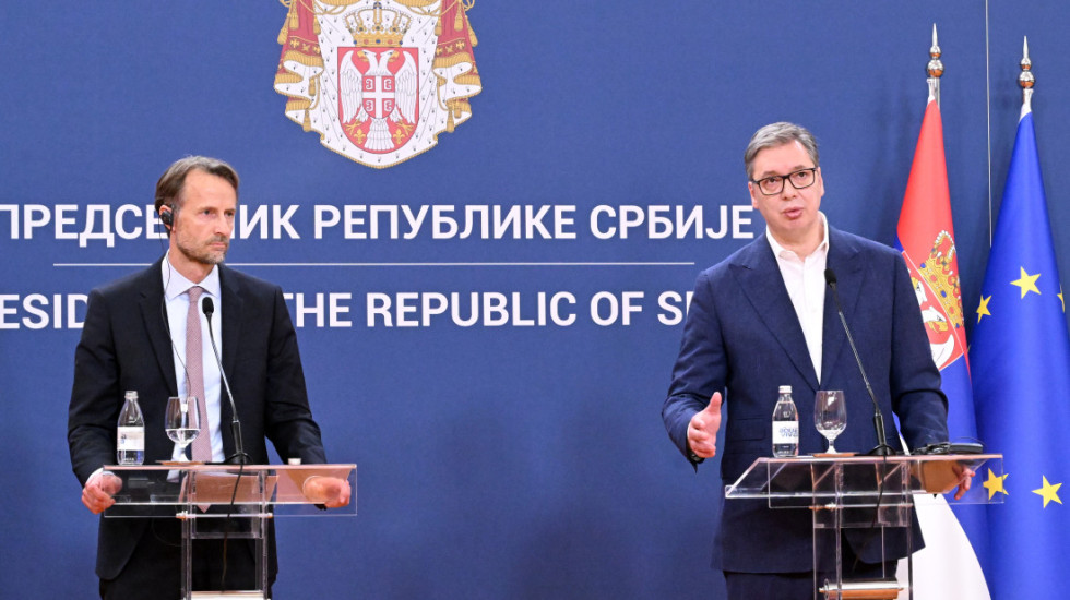 Vučić nakon uručenja Izveštaja EK poručio da je EU strateški cilj Srbije, Fon Bekerat upozorio da su reforme usporene
