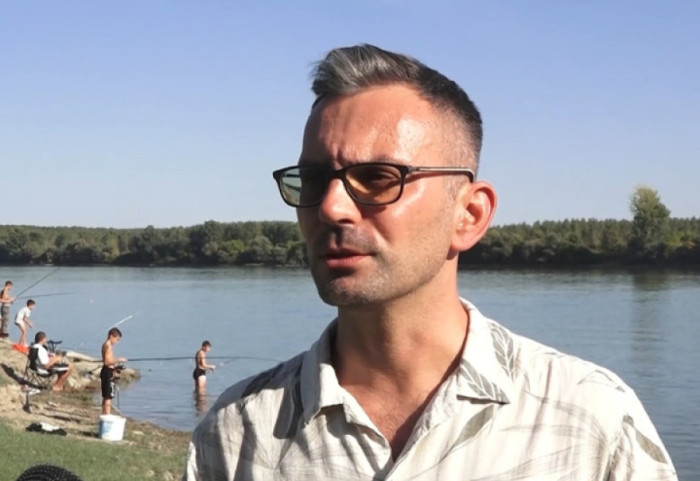 "Nova dimenzija druženja": Nastavnik Stevan spaja zabavu i učenje, organizuje školsko takmičenje u pecanju na Dunavu
