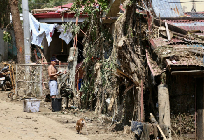 Filipini upozorili na opasne olujne udare usled približavanja tajfuna Fung-vong