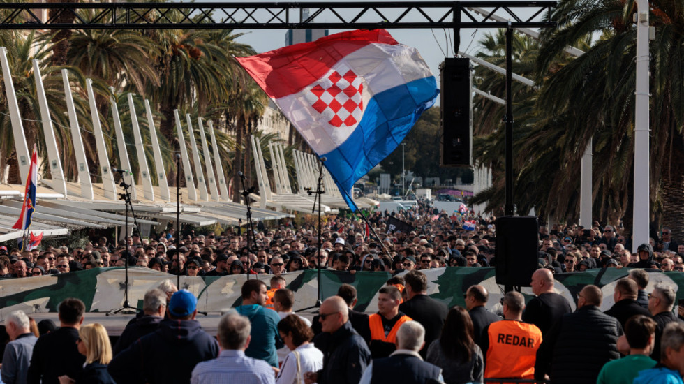 (FOTO) U Splitu održan protest navijačke grupe Torcida zbog hapšenja vinovnika incidenta na Danima srpske kulture