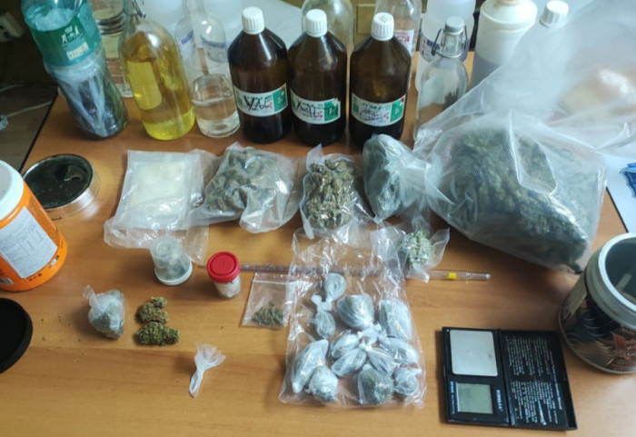 U stanu na Novom Beogradu otkrivena labaratorija za proizvodnju droge, uhapšen muškarac (51)