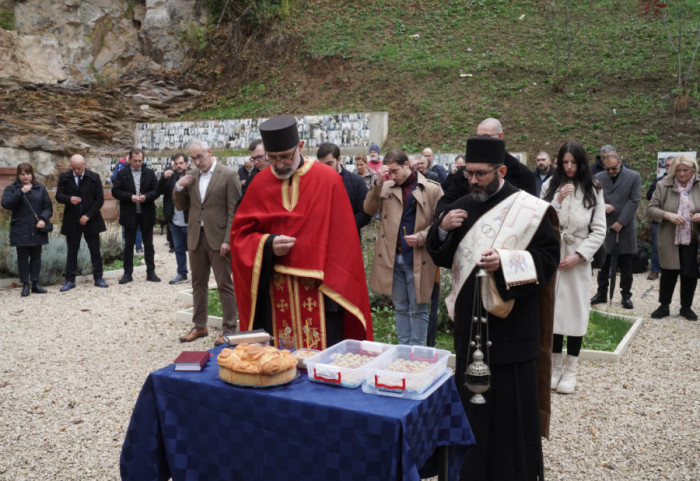 Pomen žrtvama komunističkog režima održan u Lisičjem potoku: "Zločin o kom se ćutalo, ubijeno 60.000 ljudi"