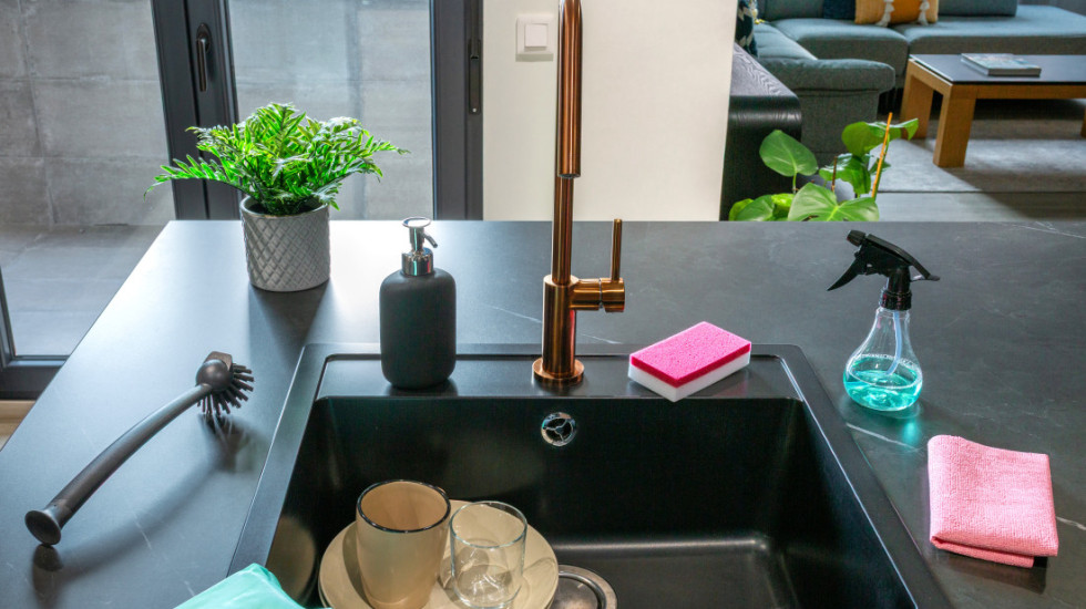 Masnoću sa sudopere možete da uklonite namirnicom koju verovatno već imate u kuhinji