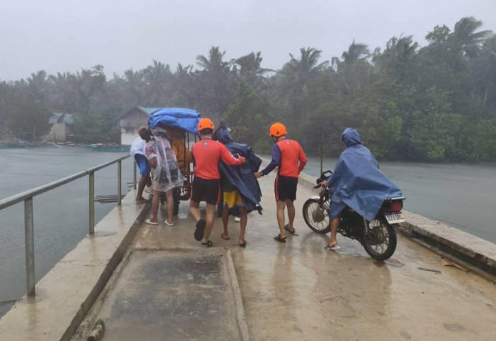 Više od milion ljudi evakuisano zbog super tajfuna Fung-vong koji preti Filipinima