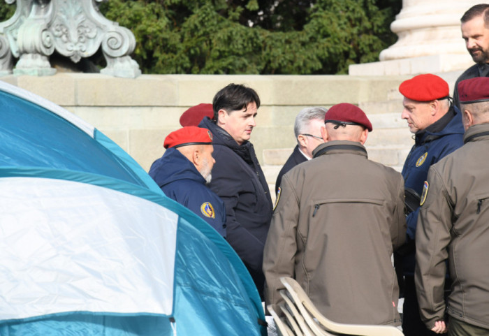 SNS MP Ugljesa Mrdic Taken to Emergency Center, Dijana Hrka Continues Hunger Strike Despite Vucic’s Appeal