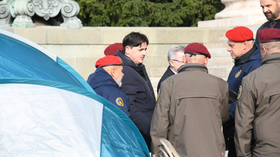 SNS MP Ugljesa Mrdic Taken to Emergency Center, Dijana Hrka Continues Hunger Strike Despite Vucic’s Appeal