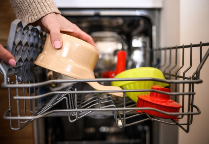 Kako se rešiti neugodnih mirisa iz mašine za pranje sudova