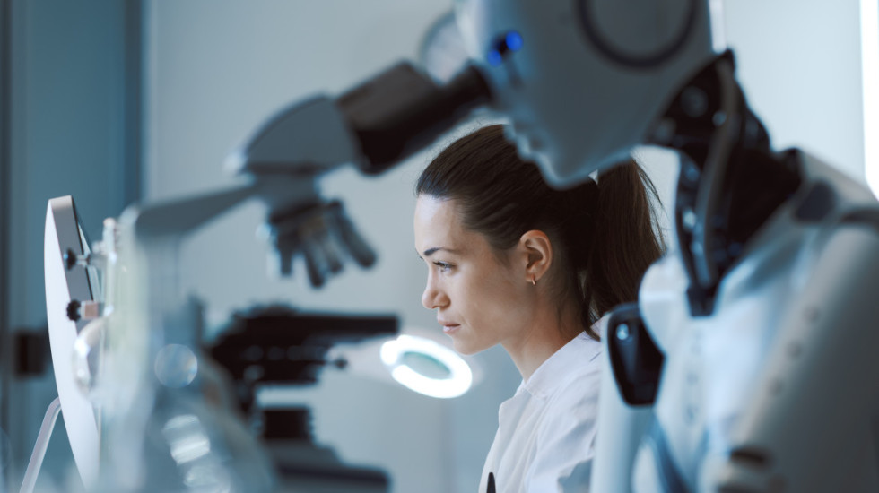 Lekari iz Škotske i SAD izveli prvu robotsku operaciju moždanog udara na svetu