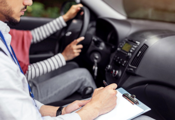 Britanac pao na teorijskom ispitu vožnje 128 puta, potrošio oko 3.300 evra