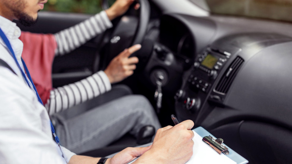 Britanac pao na teorijskom ispitu vožnje 128 puta, potrošio oko 3.300 evra