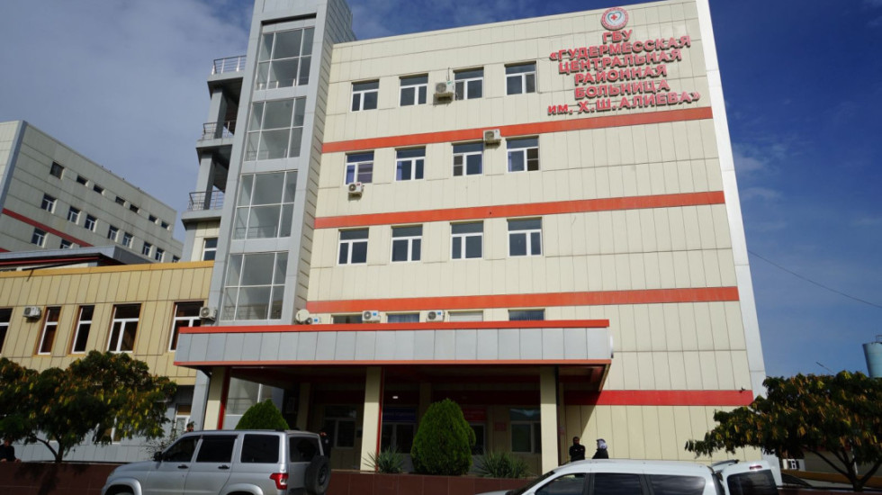 Srušila se drvena konstrukcija u Čečeniji na pogrebnu povorku, povređene 84 osobe