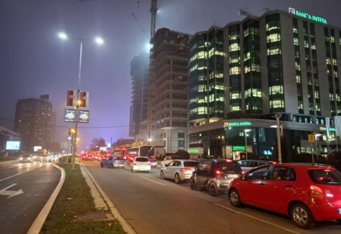 (FOTO) Saobraćajni kolaps u Beogradu: Najveće gužve na Gazeli, zastoj na Autokomandi i Pančevačkom mostu