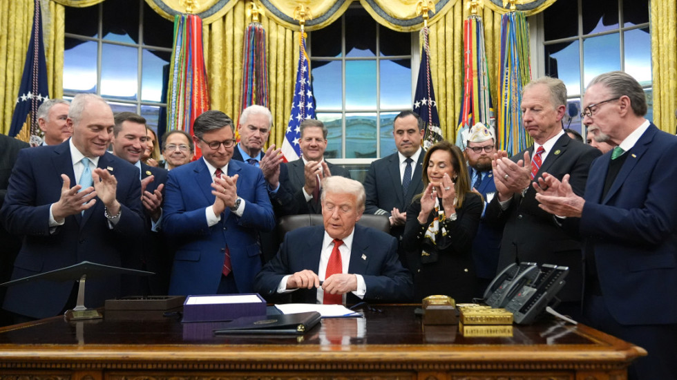 "Shutdown" završen: Tramp potpisao zakon, američka vlada ponovo radi