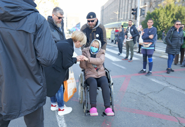 Štrajkuje glađu dve nedelje: Dijana Hrka ponovo primljena u bolnicu zbog pogoršanog zdravstvenog stanja
