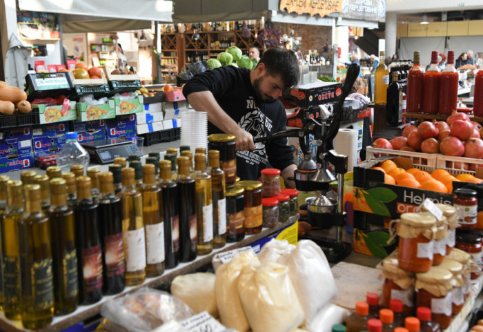 Godišnja inflacija u Srbiji u martu 2,8 odsto: Najviše poskupeli nakit i ručni satovi, dok je gotova hrana pojeftinila