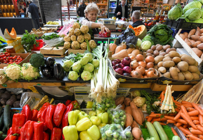 Radno vreme za Novu godinu i Božić: Šta se menja i ko je dežuran