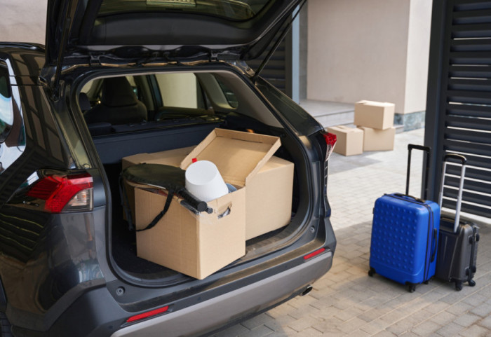 Vozaču iz Hrvatske policija našla 40 litara domaće rakije u gepeku, preti mu zatvor do tri godine