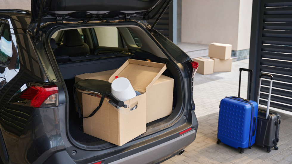 Vozaču iz Hrvatske policija našla 40 litara domaće rakije u gepeku, preti mu zatvor do tri godine